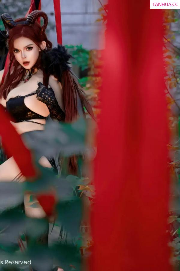 伊丽莎有点白  [XiuRen]高清写真图 2025.11.17 No.10994 伊丽莎有点白 蕾丝情趣内衣第48张图片
